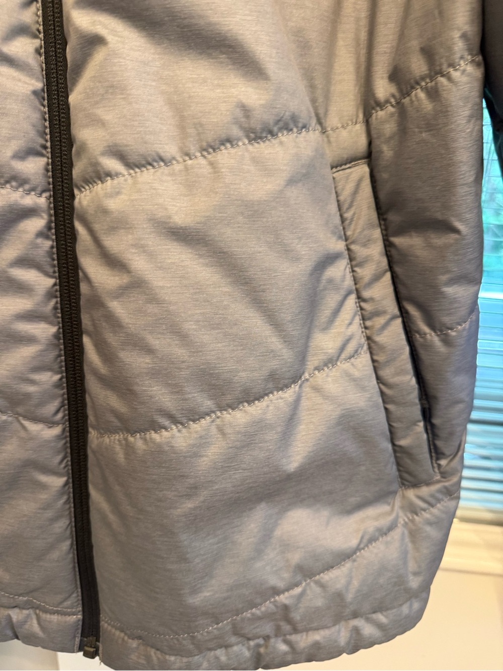 The North Face Men's Silver Gray Insulated Puffer Jacket - Picture 4 of 10